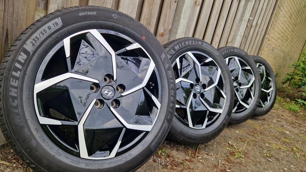 Hyundai IONIQ 5 Tucson Santa Fe 2x 19 INCH VELGEN MICHELIN, Auto-onderdelen, Banden en Velgen, Gebruikt, Banden en Velgen, 235 mm