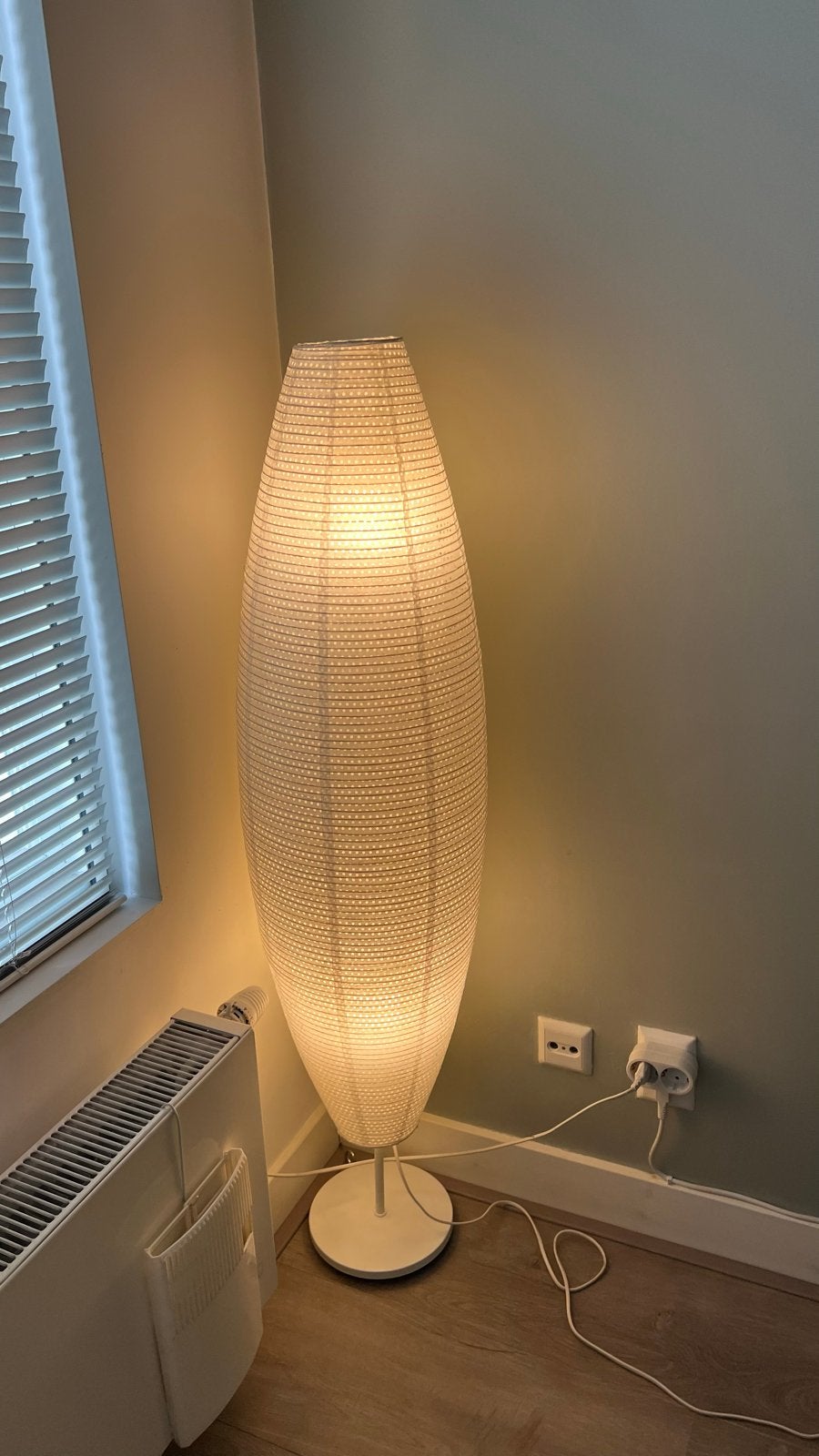 3 IKEA SKYAR Vloerlampen - Organisch Design & Sfeervol Licht, Huis en Inrichting, Lampen | Vloerlampen, Ophalen, Gebruikt, 100 tot 150 cm