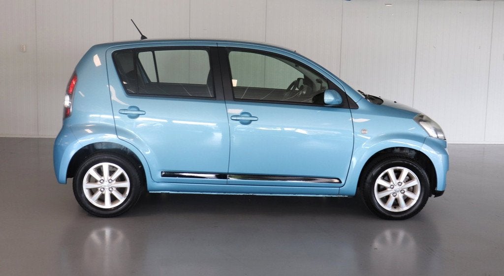 Daihatsu Sirion 2 1.3-16V Prestige automaat, Auto's, Daihatsu, Stof, Gebruikt, 31 €/maand, 4 cilinders
