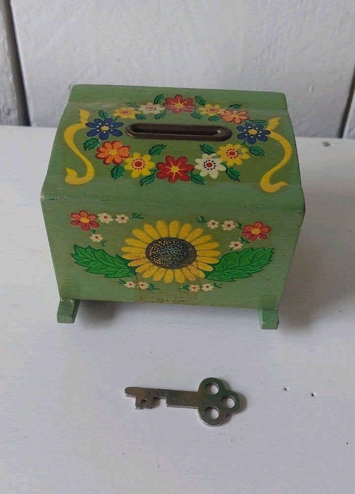 vintage spaarpot hout met sleutel wieg bpiem groen moneyban, Ophalen of Verzenden, Gebruikt, Hout, Overige thema's