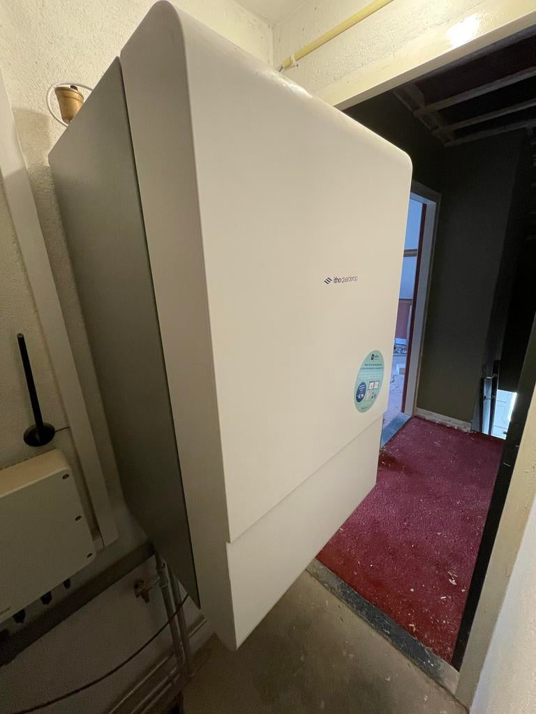 Hybride warmtepomp - recent vervangen katalysator, Doe-het-zelf en Verbouw, Ventilatie en Afzuiging, Ophalen, Gebruikt, Ventilator en Afzuiger