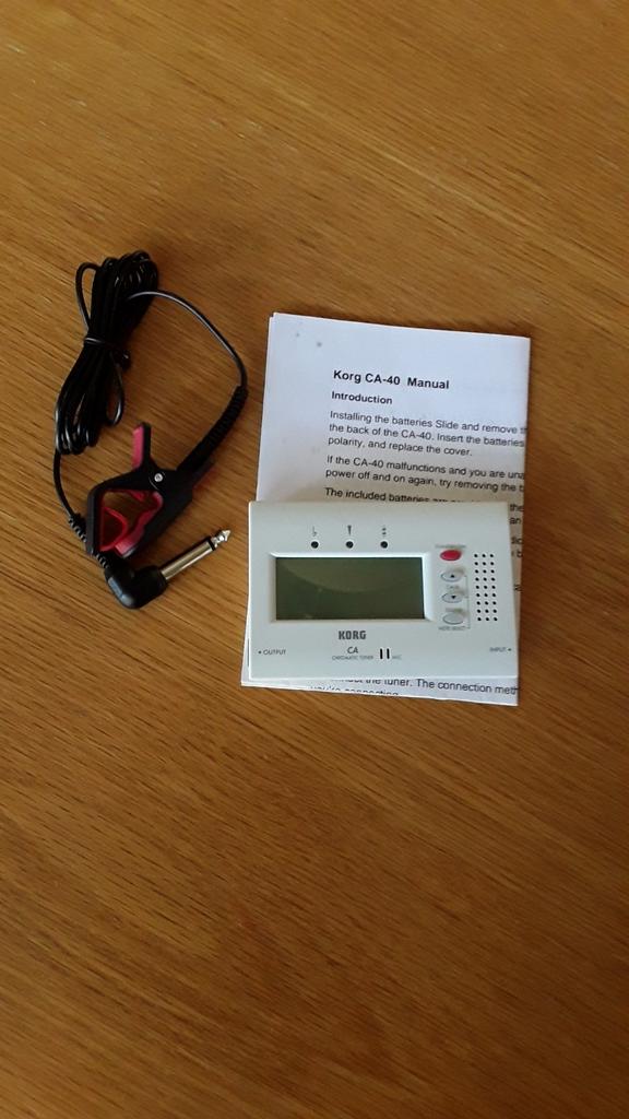 Kort CA-40 chromatic tuner stemapparaat met contactmicrofoon, Ophalen of Verzenden, Zo goed als nieuw, Elektrische gitaar