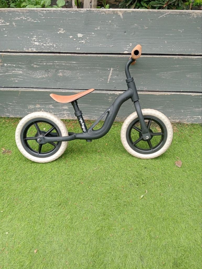 Kinderloopfiets - Zwart met witte banden, Fietsen en Brommers, Fietsen | Kinderfietsjes, Ophalen of Verzenden, Gebruikt, Minder dan 16 inch