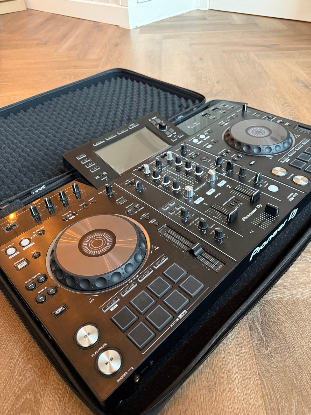 Pioneer XDJ RX2 2-kanaals met UDG Case, Muziek en Instrumenten, Dj-sets en Draaitafels, Ophalen of Verzenden, Zo goed als nieuw