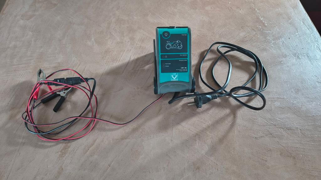 Ineloc Acculader 0.8A - VMF MC Motorfiets Acculader, Ophalen of Verzenden