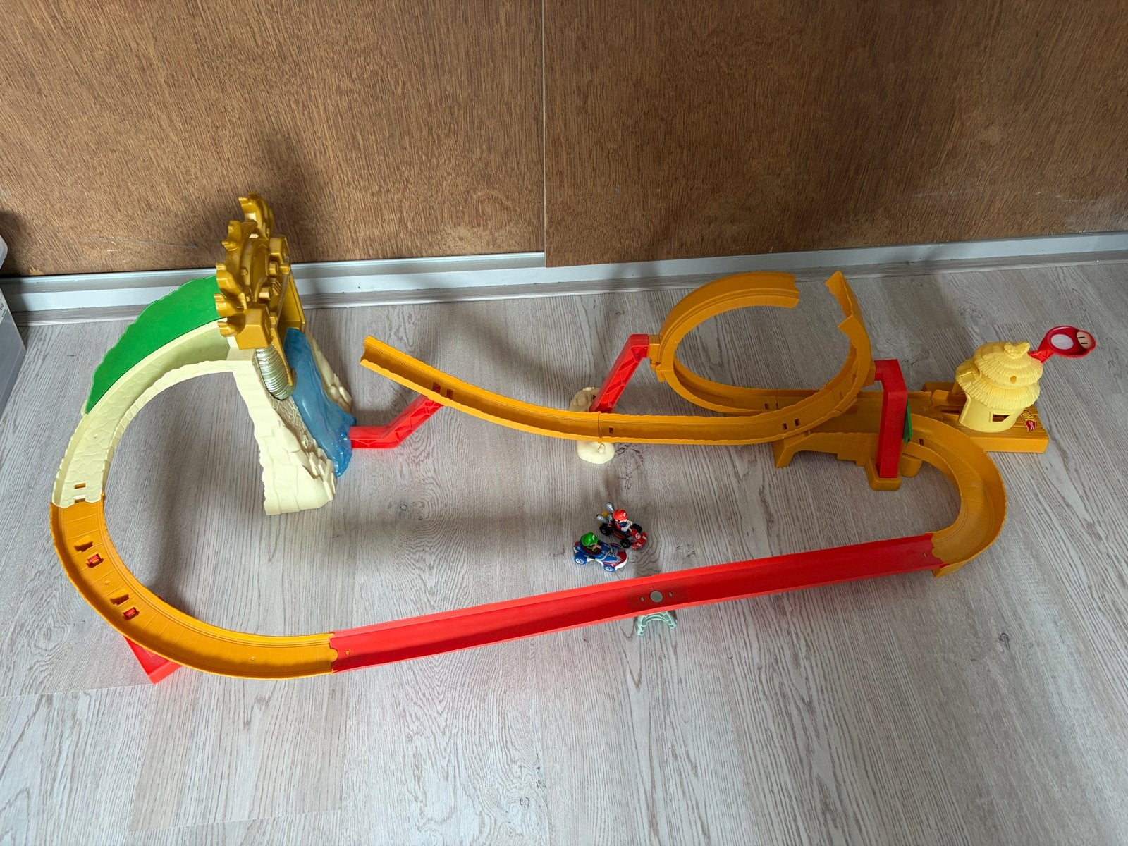 Hot Wheels Mario Kart Racebaan met Mario & Luigi auto's, Ophalen, Racebaan, Zelf te bouwen, Zo goed als nieuw