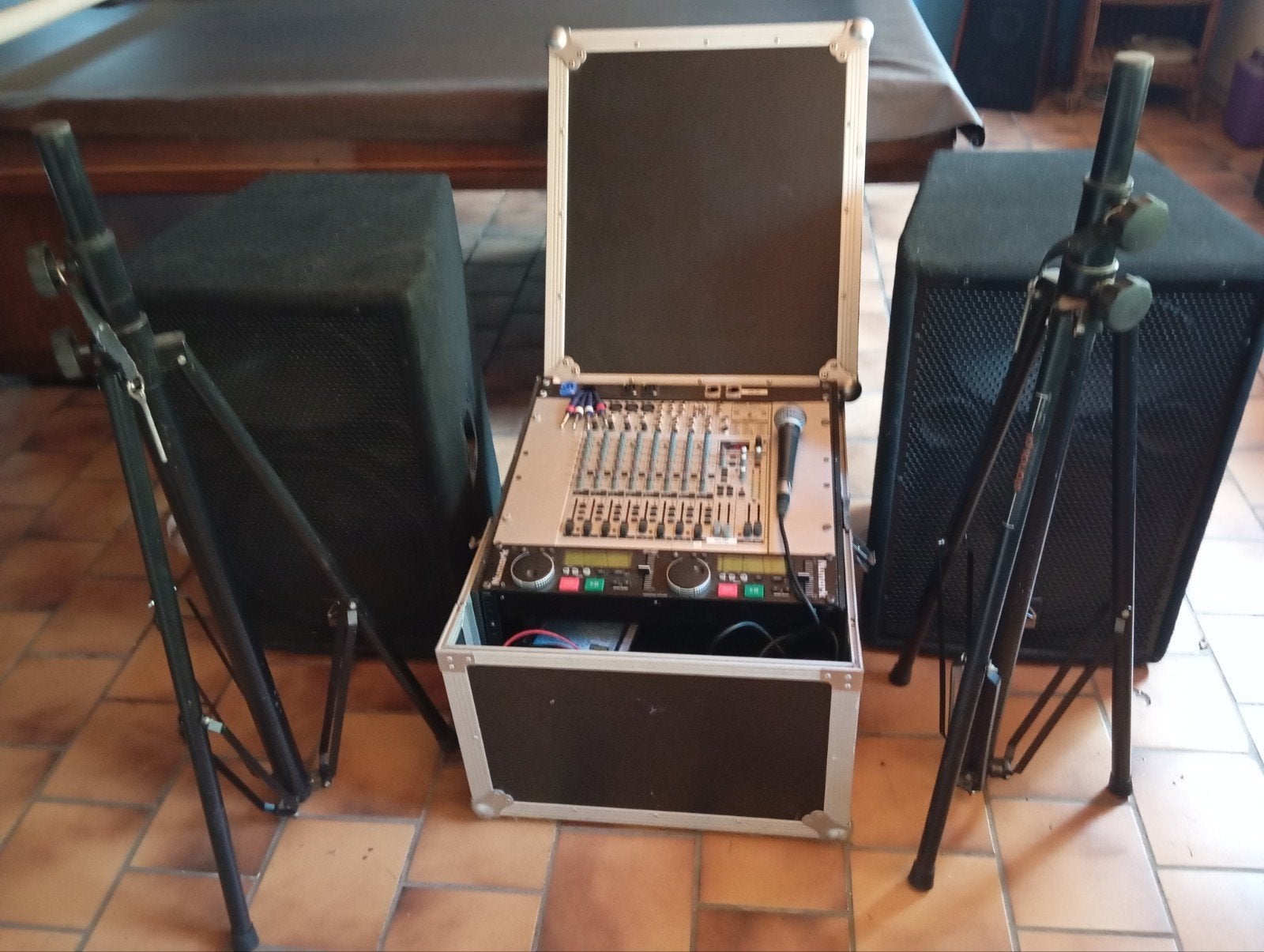 Complete DJ Set: Wharfedale peakers, Numark, Behringer Mixer, Muziek en Instrumenten, Mengpanelen, Ophalen, Gebruikt, 10 tot 20 kanalen