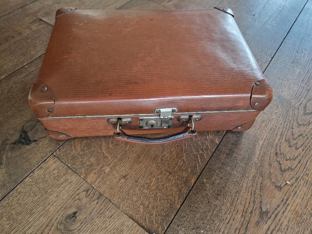 oude koffer, Sieraden, Tassen en Uiterlijk, Koffers, Gebruikt, Slot, Ophalen of Verzenden, Minder dan 35 cm