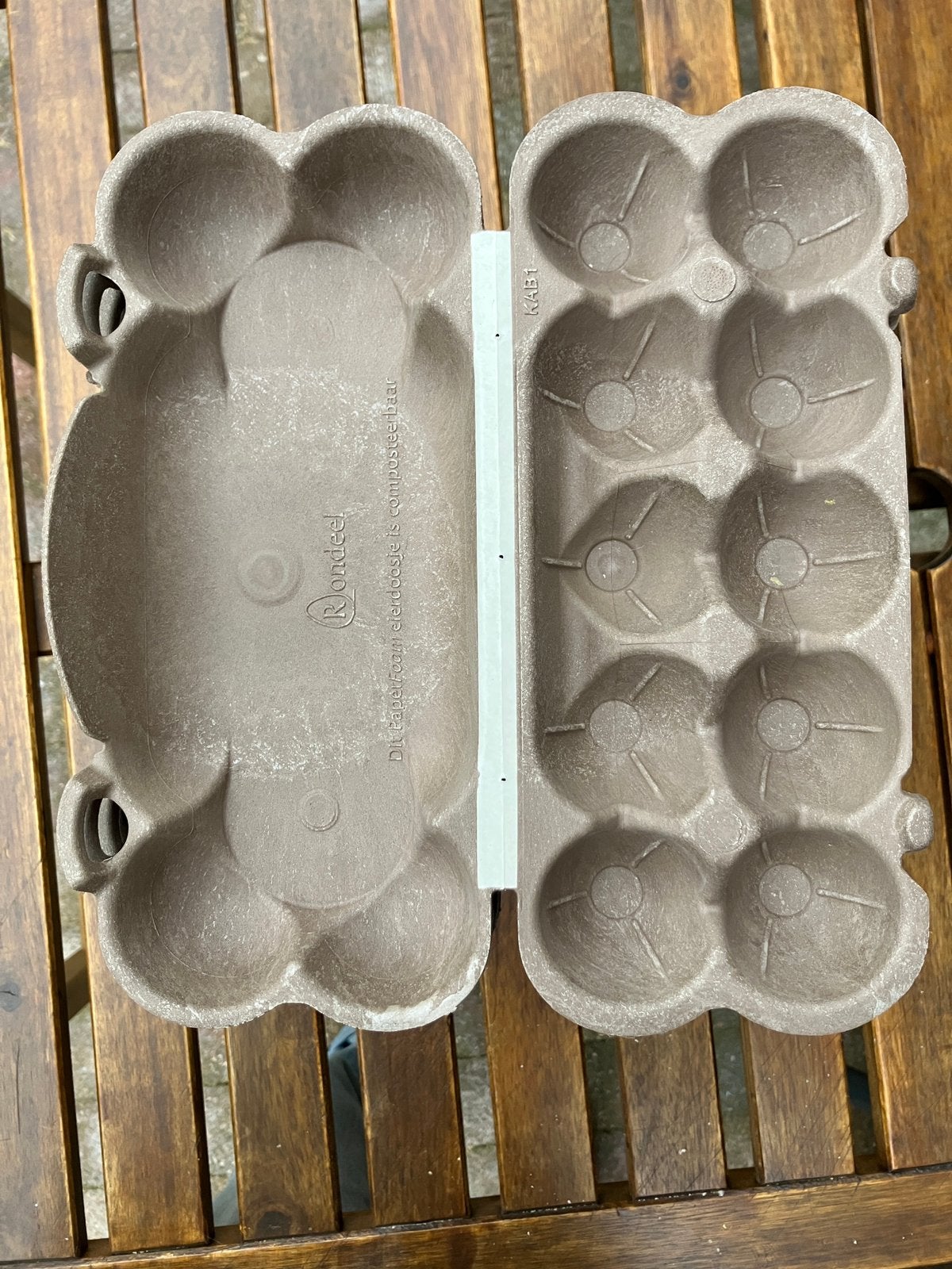 28 stevige eierdozen, Ophalen, Doos, 100 cm of meer, 60 cm of meer
