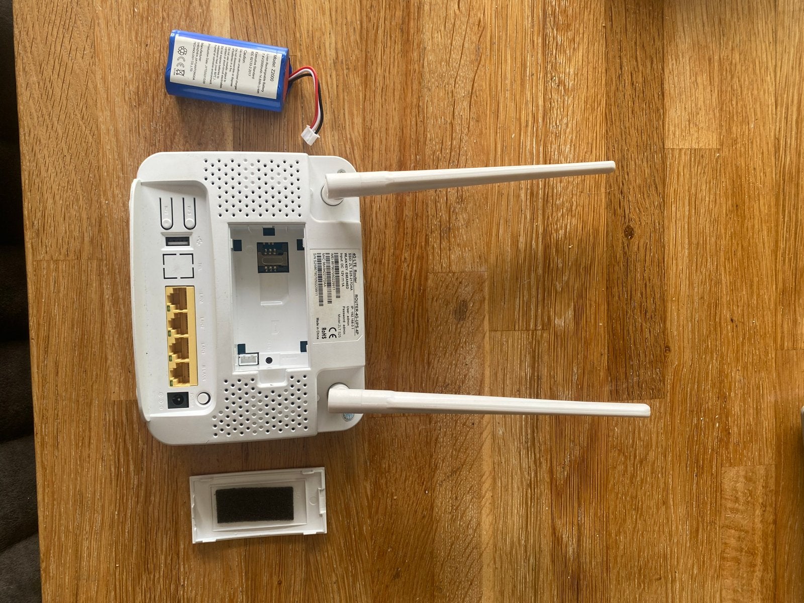 4G LTE Router met batterij en adapter, Ophalen of Verzenden, Gebruikt, Router met modem