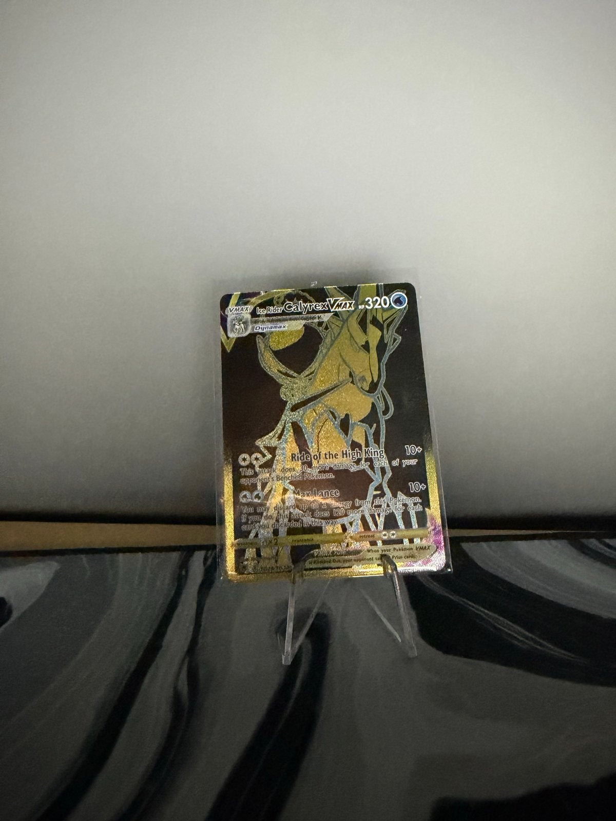Pokémon Calyrex VMAX Gouden Kaart, Ophalen of Verzenden, Zo goed als nieuw, Losse kaart, Foil