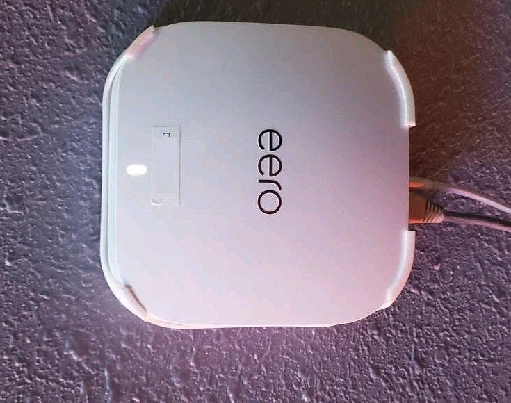 Eero 6E Ophangbeugel - Wandmontage voor optimale WiFi, Computers en Software, Routers en Modems, Verzenden