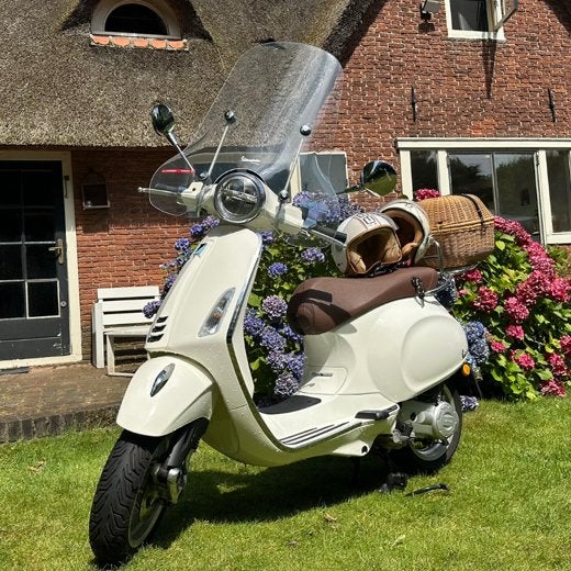 Vespa Primavera wit bruin 45 km/u, Ophalen, Zo goed als nieuw, Benzine, Vespa