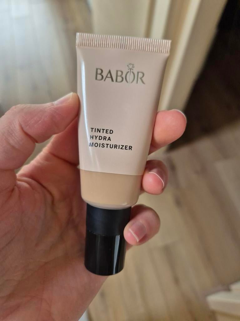 Babor Tinted Hydra Moisturizer - 02 Natural, Ophalen of Verzenden, Zo goed als nieuw, Gehele gezicht