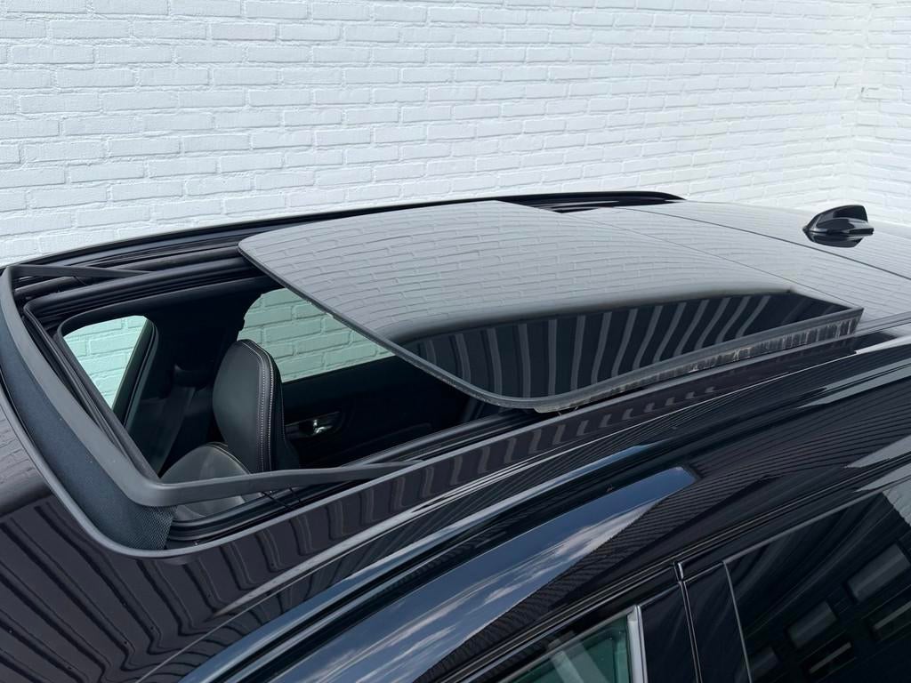 Volvo XC60 Recharge T6 AWD R-Design l PANO l TREKHAAK l 360, Auto's, Gebruikt, Zwart, 1969 cc, Leder en Stof