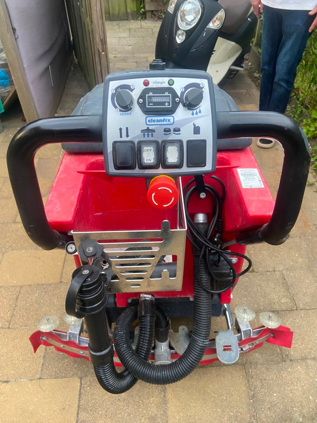 Cleanfix Schrob- en Zuigmachine - Gebruikt, Ophalen, Gebruikt, Schrobmachine