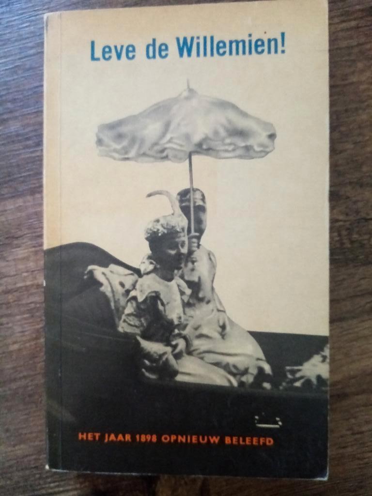 Leve de Willemien !, Ophalen of Verzenden, Gelezen