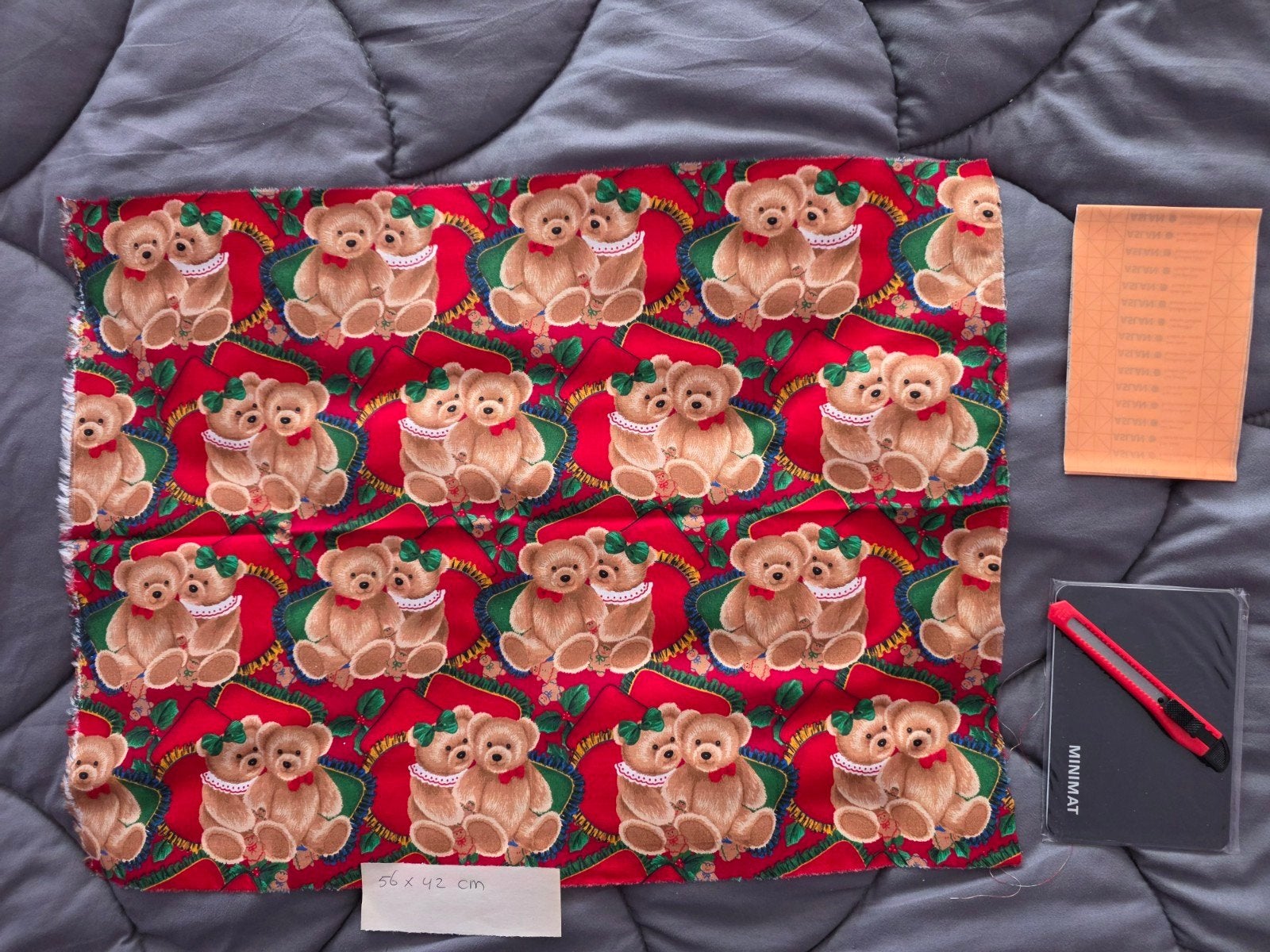 pakketje met kerstberenstof,snijmat e.d, Hobby en Vrije tijd, Ophalen, Nieuw, Kerstmis