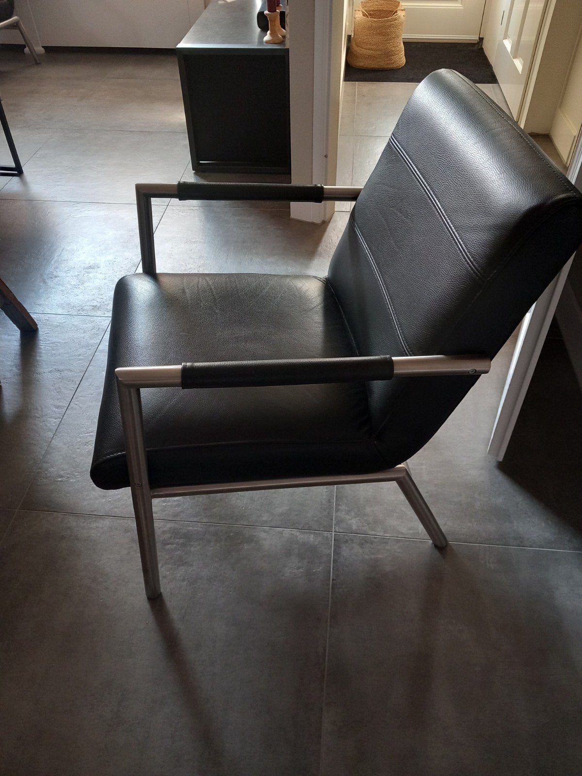 2 Lederen Fauteuils met Metalen Frame, Gebruikt, 75 tot 100 cm, Ophalen of Verzenden, Modern