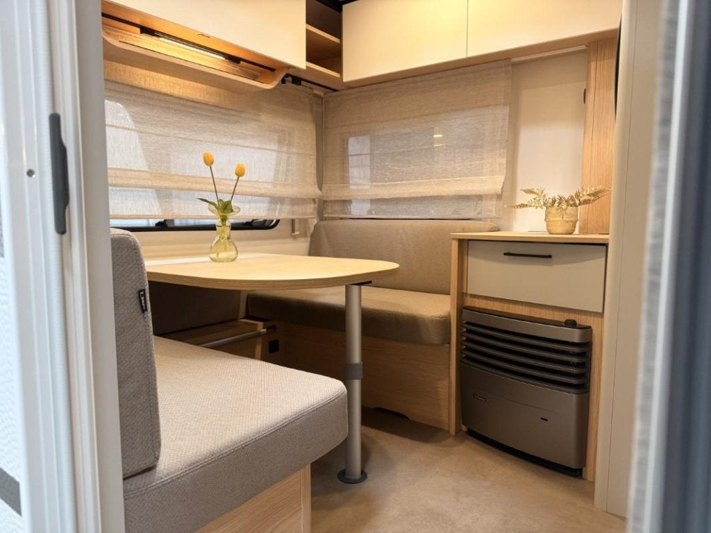 LMC Style 450D Grey Line Comfort, Queensbed, 2027, Schokbreker, Bedrijf, Treinzit, 6 tot 7 meter