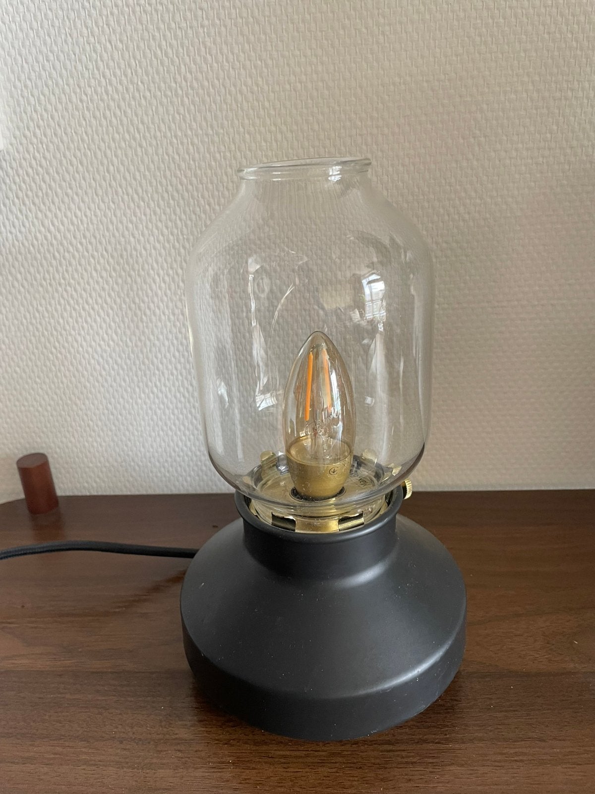 Nachtlampje zwart ikea inclusief lamp, Ophalen of Verzenden, Zo goed als nieuw, E27 (groot), Led-lamp