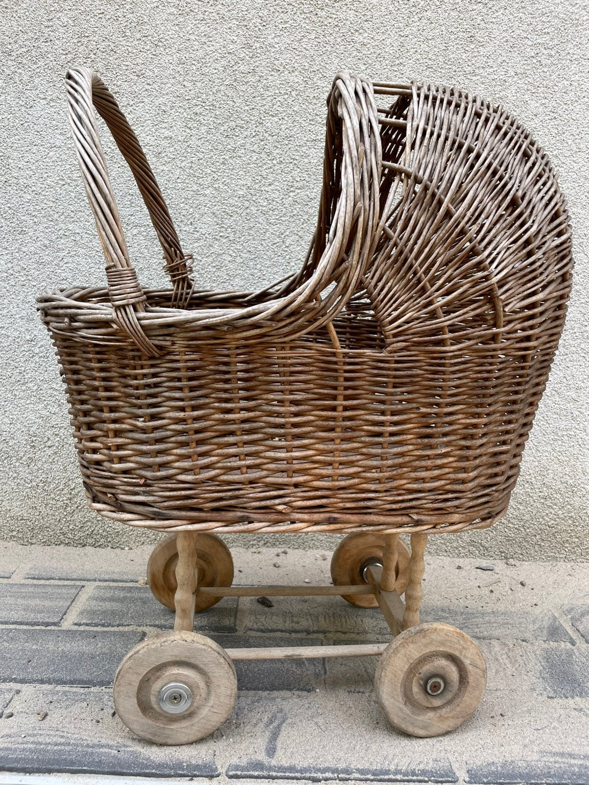 Vintage rieten poppenwagentje, Ophalen, Gebruikt