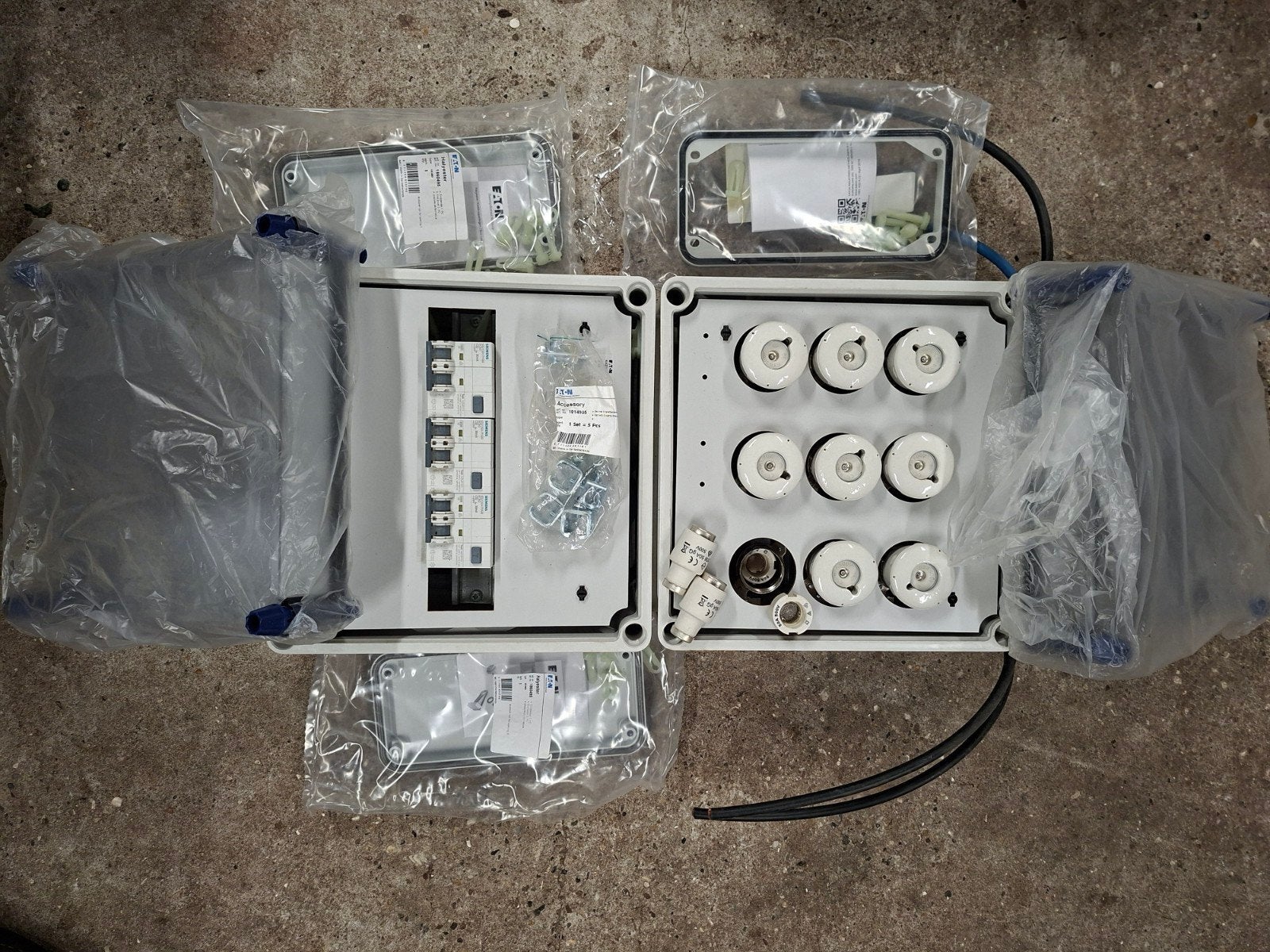 eaton halyester 3 groep 50A 400V en 3 gr C32 30mA 230V, Ophalen, Nieuw, Eaton, Overige typen