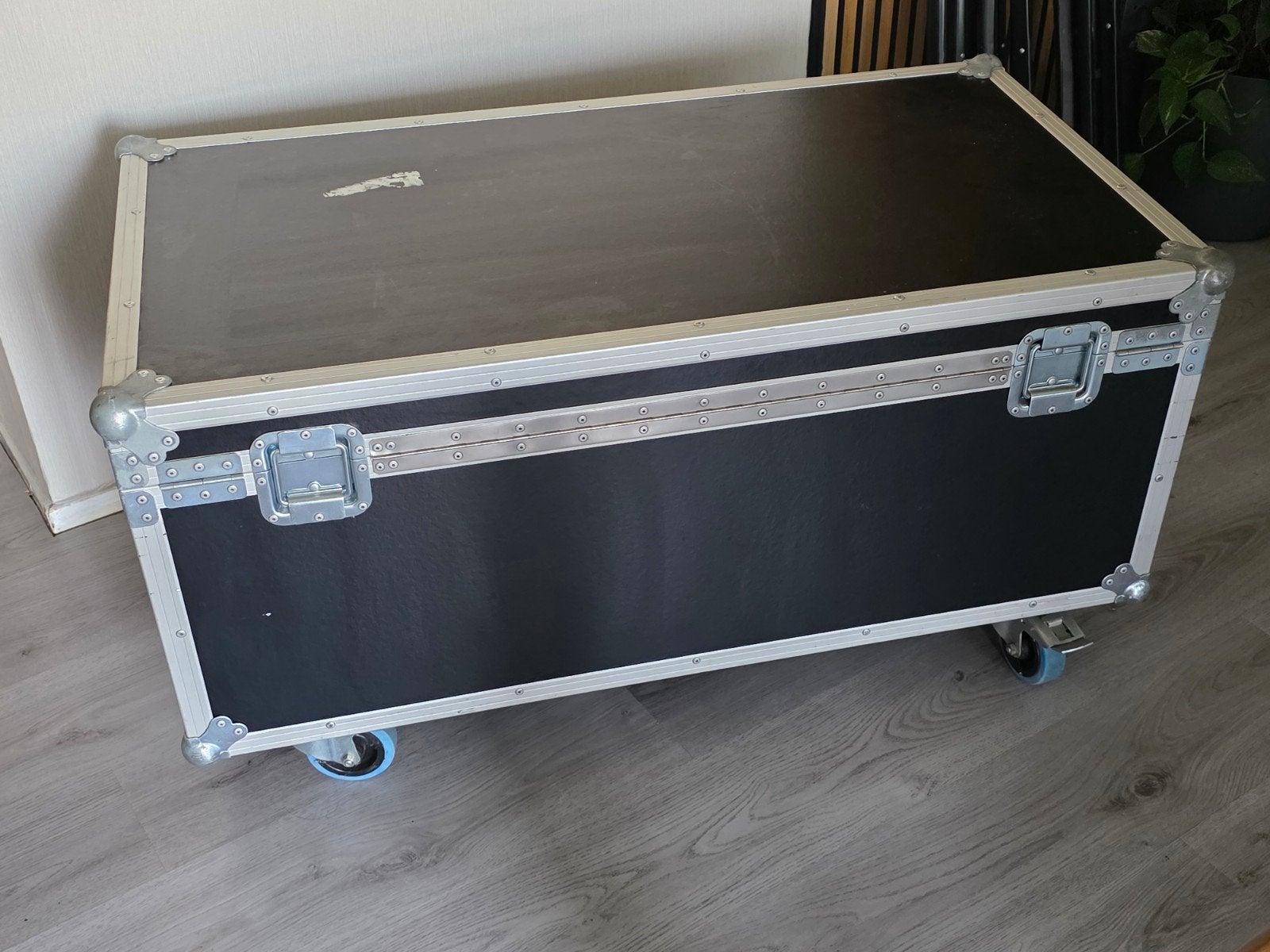 AUDIPACK FLIGHTCASE MET BLUEWHEEL 105x54x40cm, Ophalen, Zo goed als nieuw, Overige instrumenten, Flightcase
