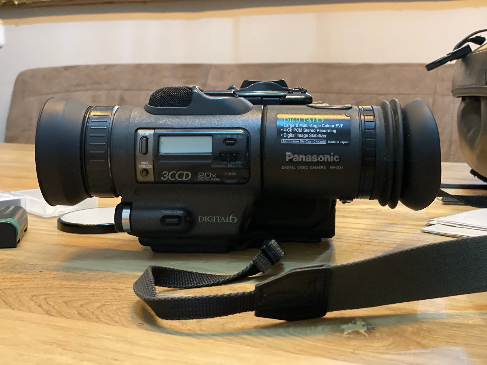 Panasonic NV-DX1 E Digital6 videocamera - defect?, Mini dv, Gebruikt, Panasonic, 20x of meer