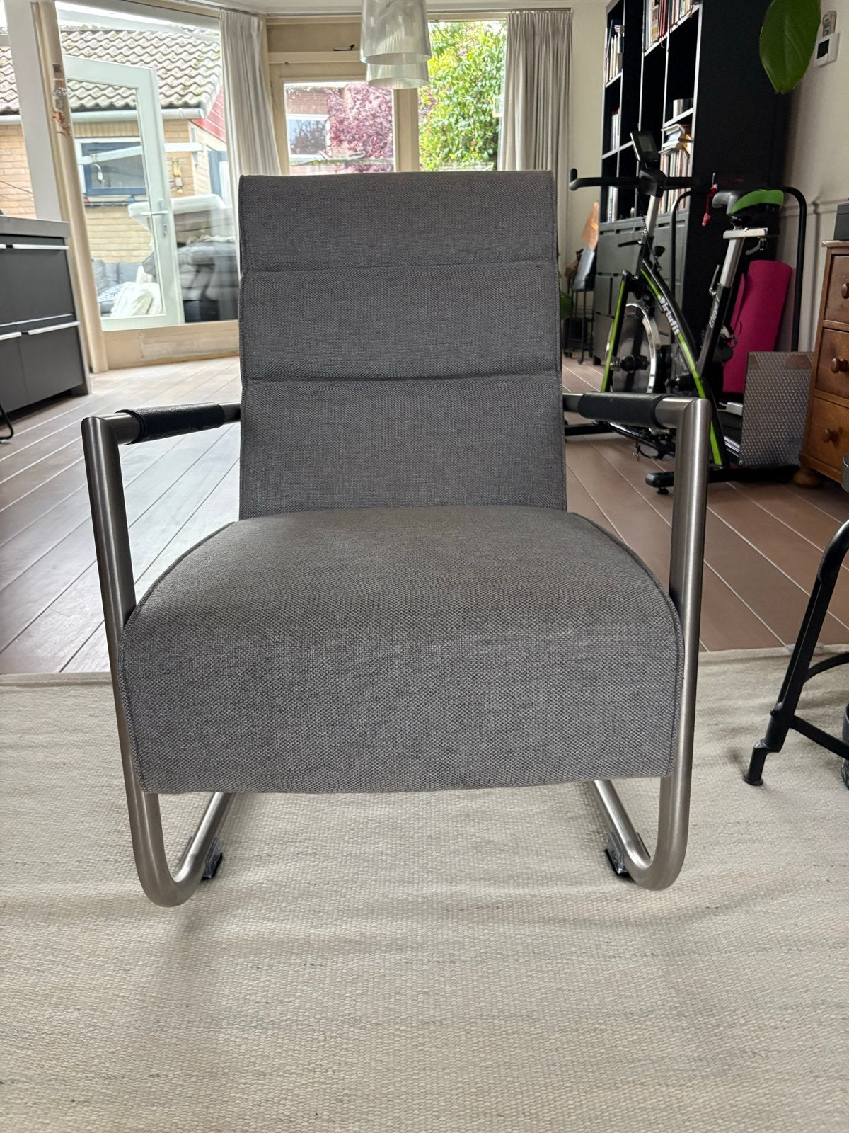 Comfortabele Xooon fauteuil - Grijs/Zwart met metalen frame, Huis en Inrichting, Gebruikt, Ophalen of Verzenden, Metaal, Eén