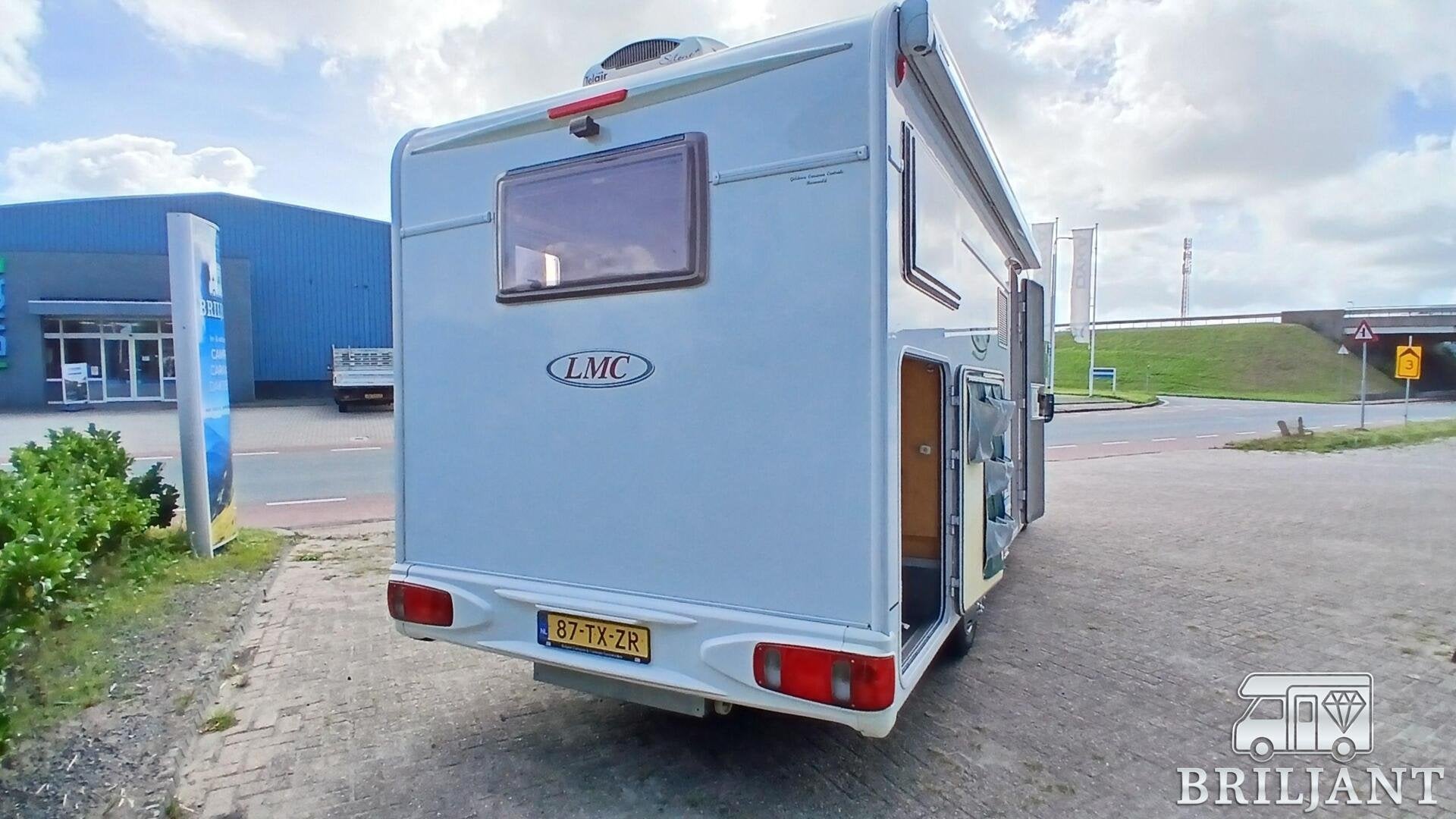 Foto 7 van Lmc LIBERTY 688 TI AUTOMAAT/dwarsbed