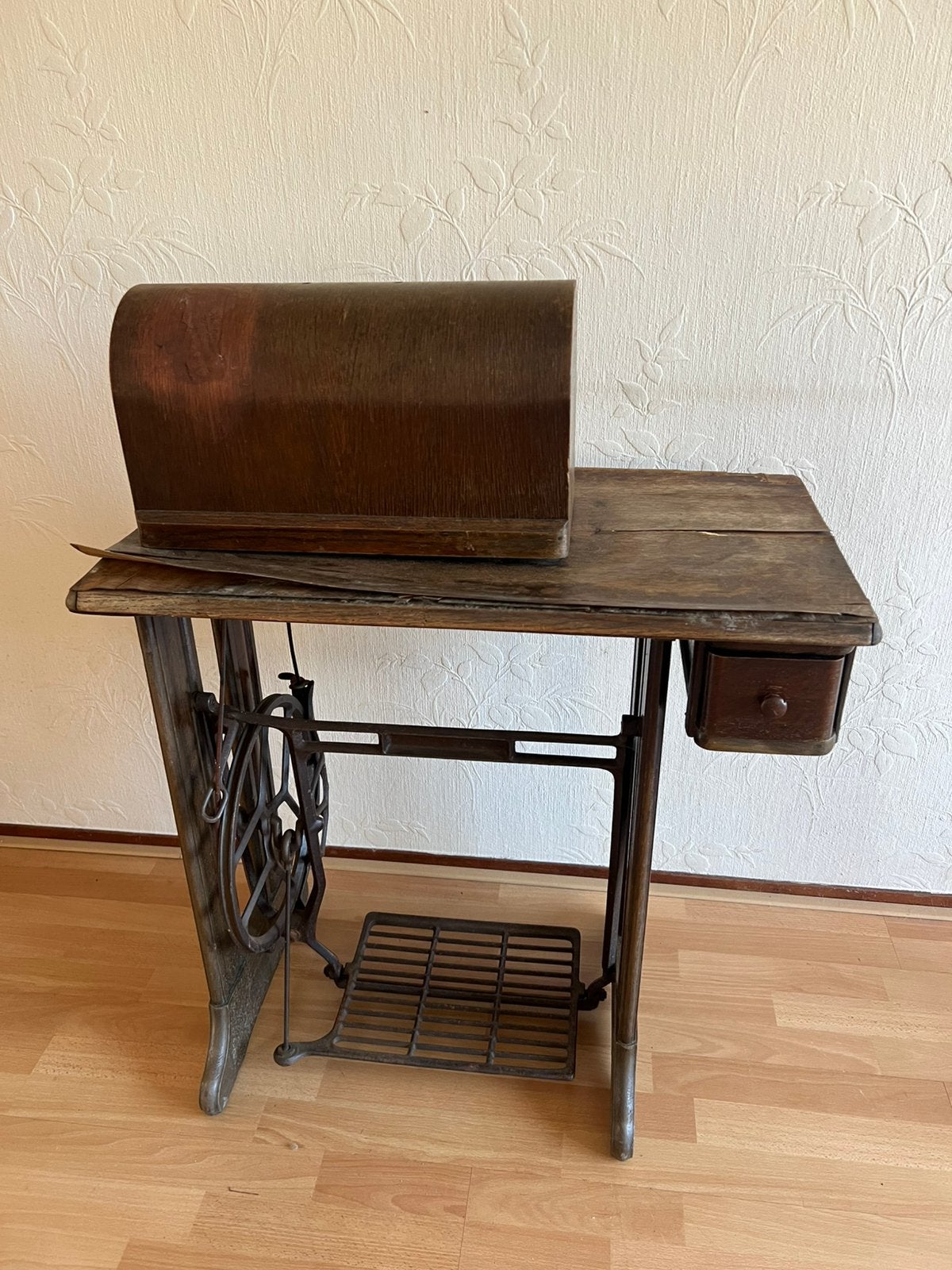Te Koop : Singer Naaimachine met trap onderstel Export, Ophalen