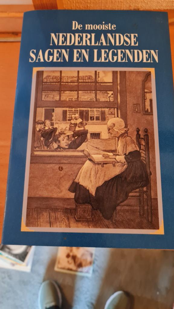 De mooiste Nederlandse sagen en legenden, Ophalen of Verzenden, Zo goed als nieuw