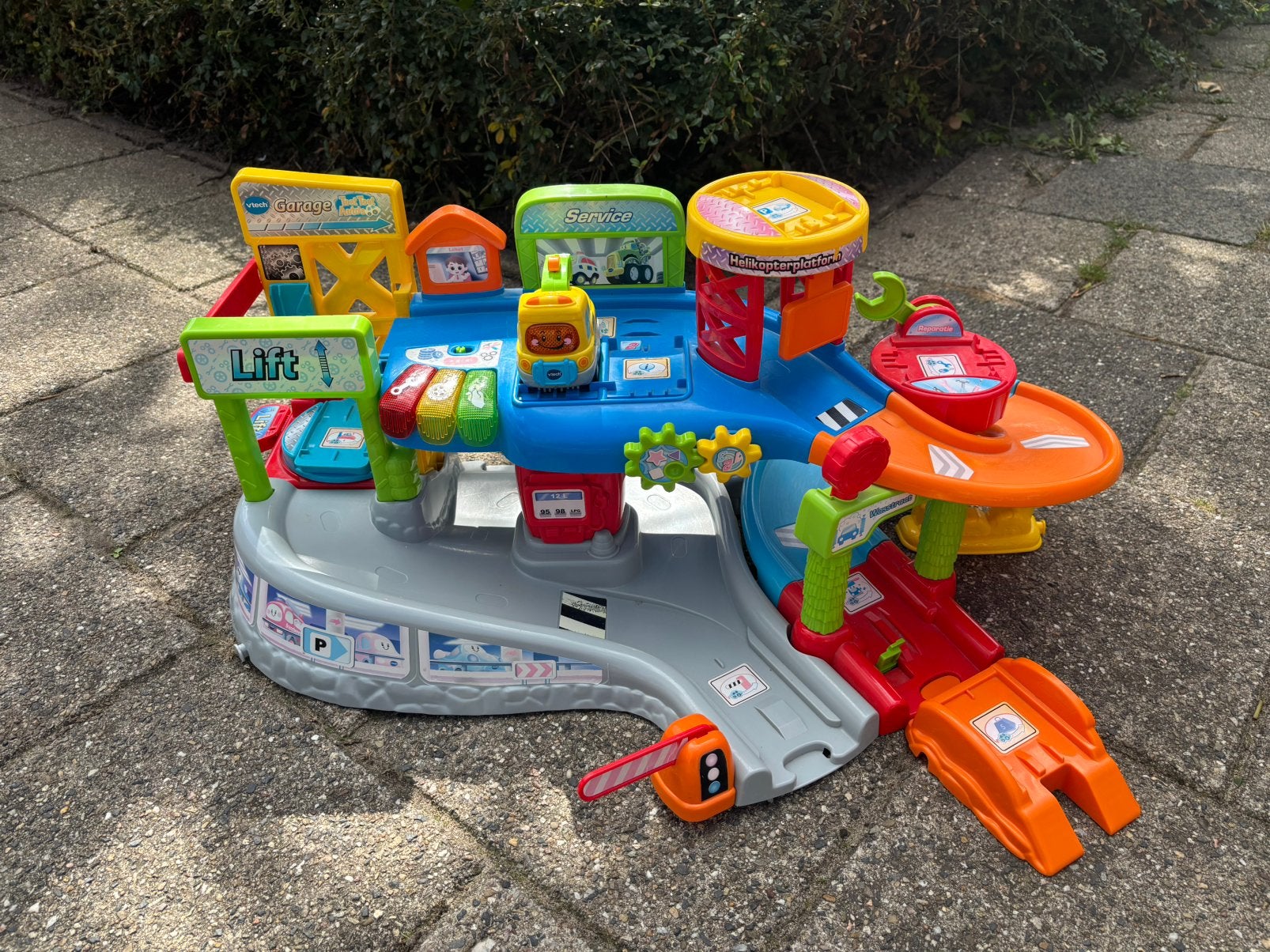 Toet toet garage, Ophalen, Zo goed als nieuw, 2 tot 4 jaar