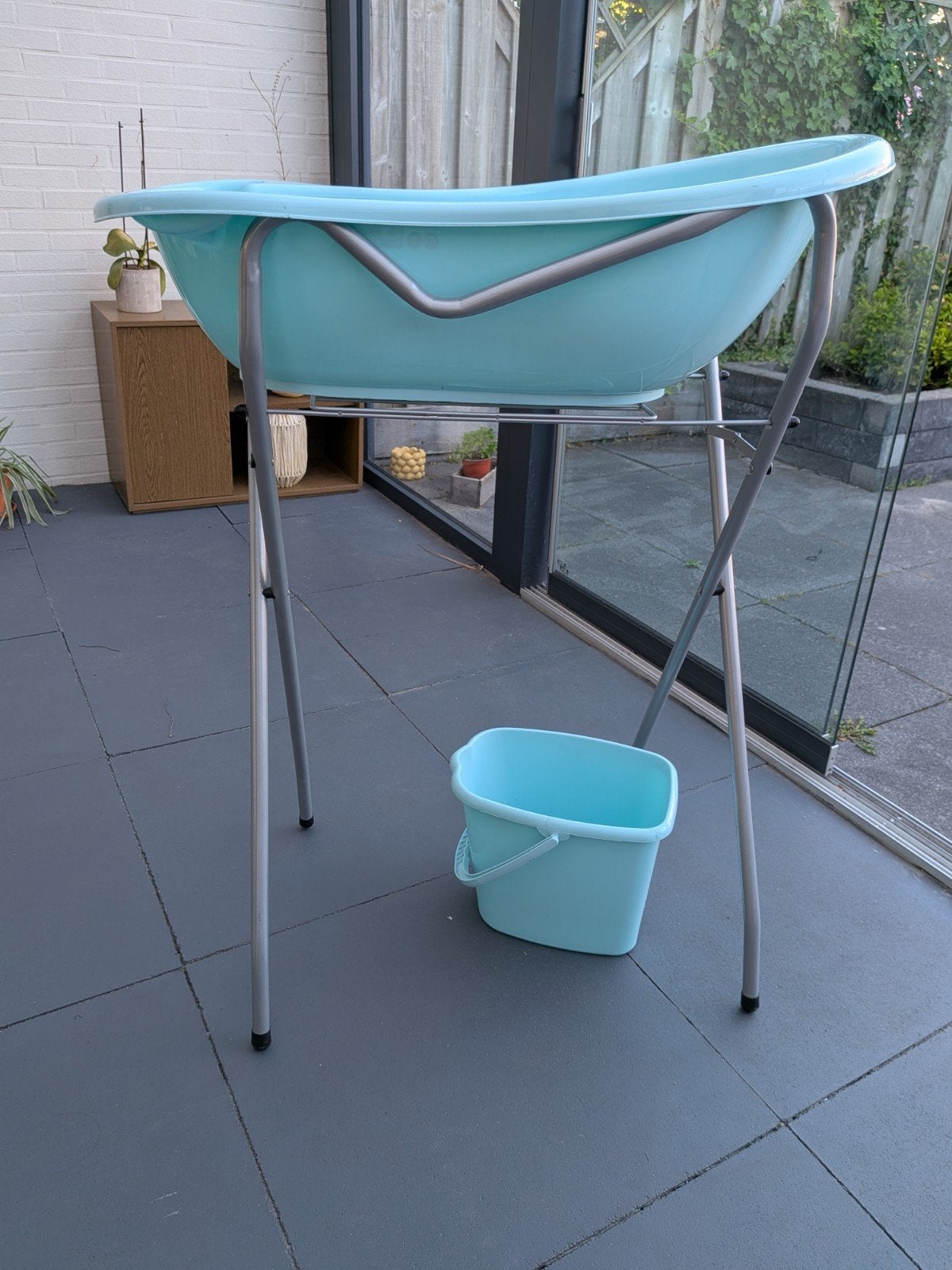 Baby bath tub with stand and bucket, Ophalen, Badje