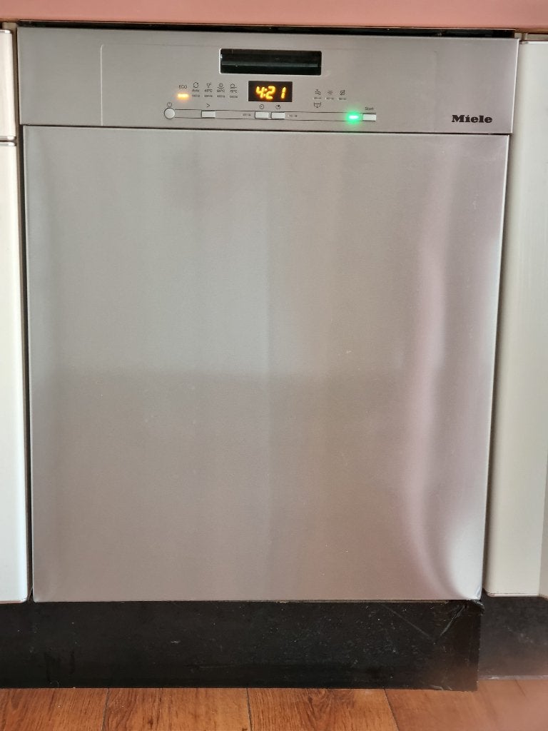 Miele vaatwasser, G 5632 SCU CLST  Vier maanden oud. € 300,-, Witgoed en Apparatuur, Vaatwasmachines, Ophalen, Tussenbouw, Minder dan 10 liter