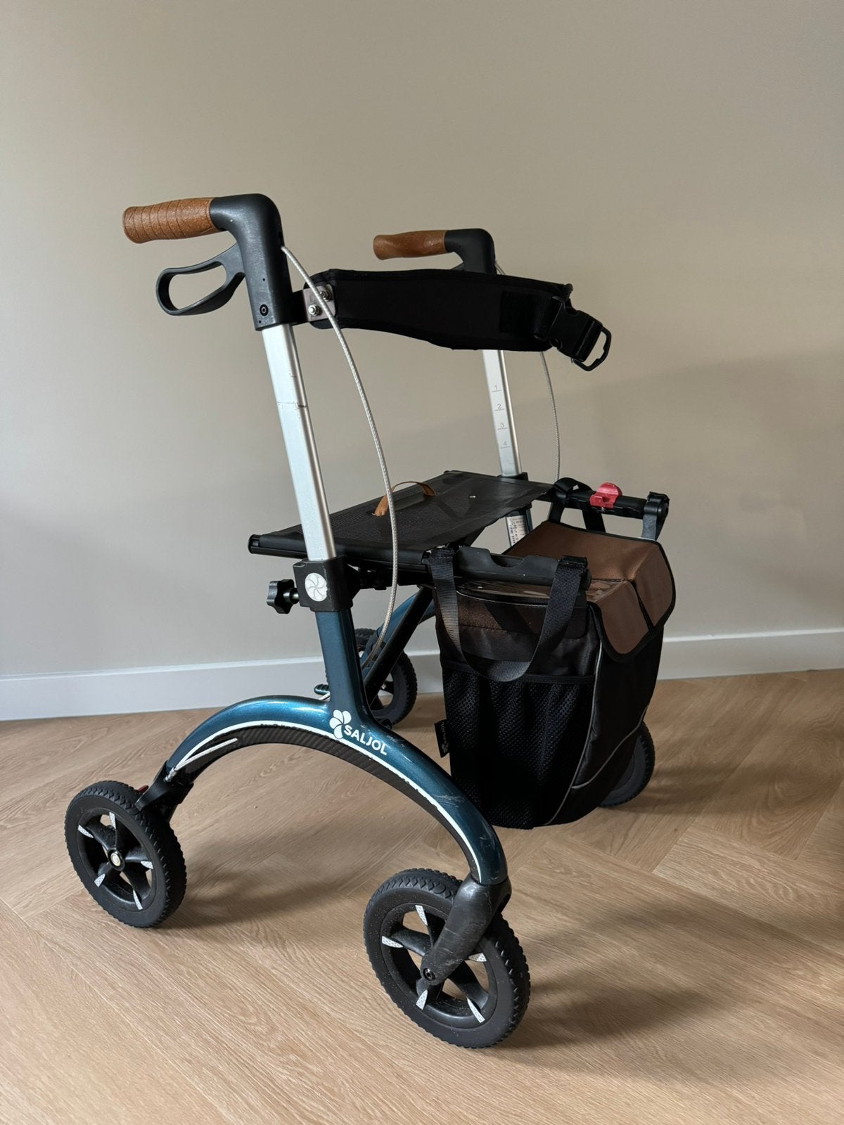 Rollator Saljol lichtgewicht carbon 2022 6,1kg S, Diversen, Ophalen, Lichtgewicht, Gebruikt