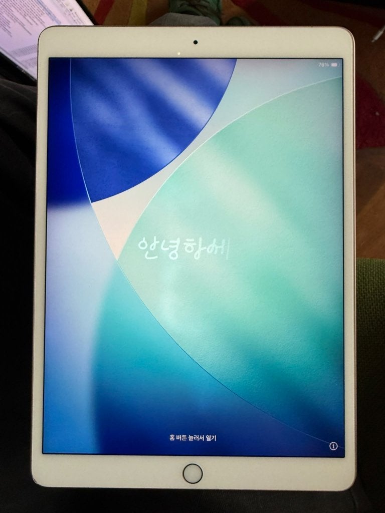 Apple iPad Air 3rd + Smart Keyboard + USB-C naar Lightning, 10 inch, Rose Goud, Gebruikt, Apple iPad Air