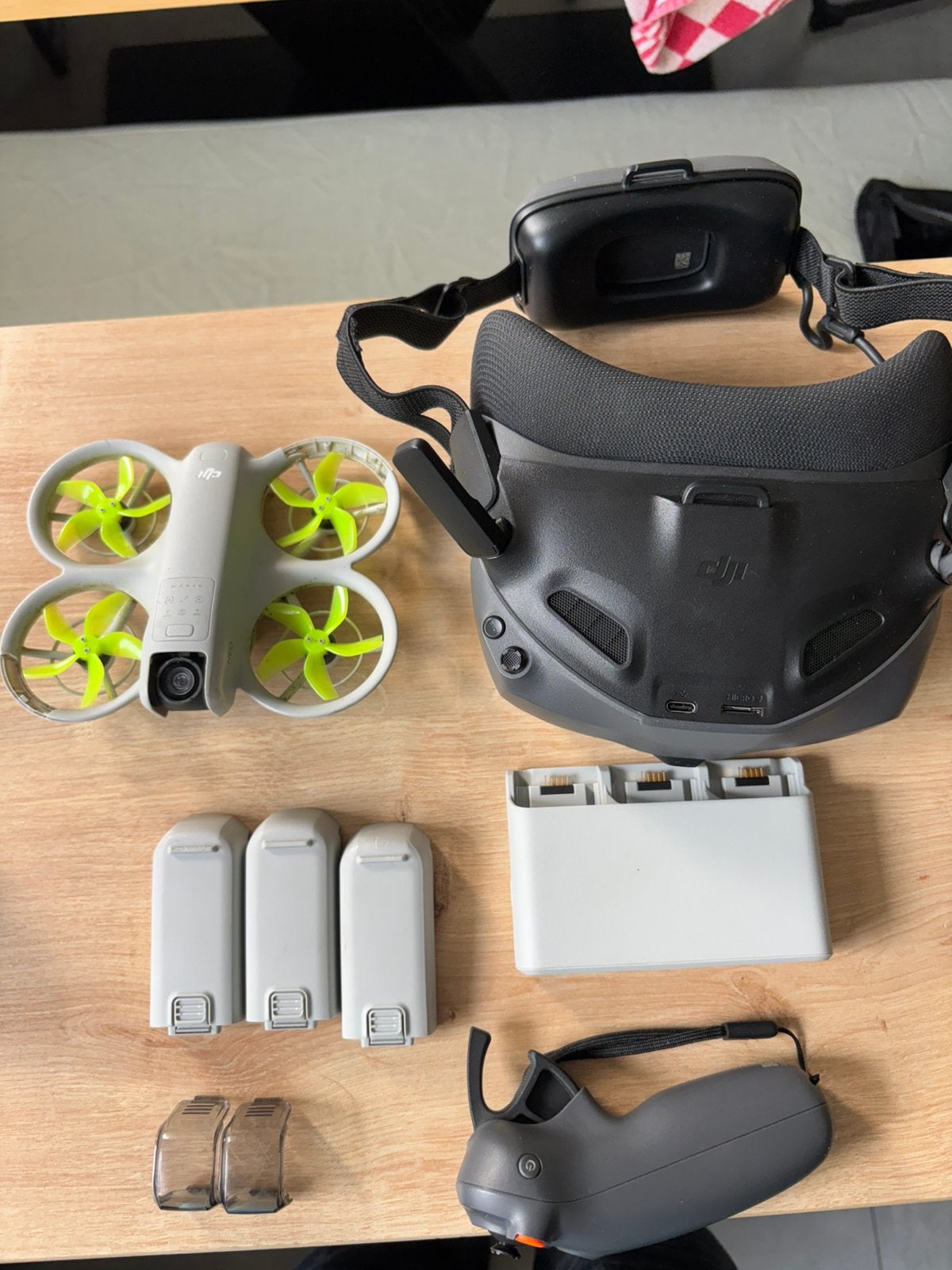DJI neo FPV Drone Set | 3 Accu's | DJI Goggles, Ophalen of Verzenden, Zo goed als nieuw