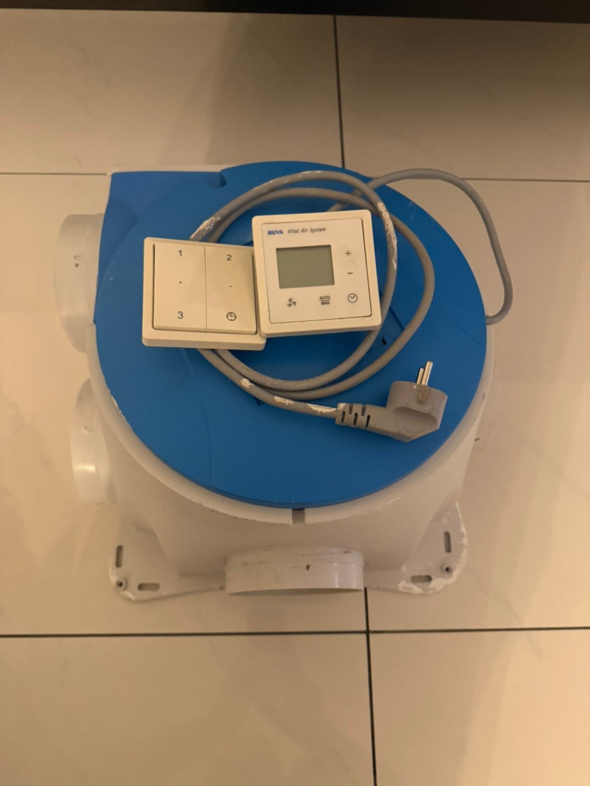 Buva ventielatie box met twee afstandsbedieningen, Ophalen of Verzenden, Gebruikt, Ventilator en Afzuiger