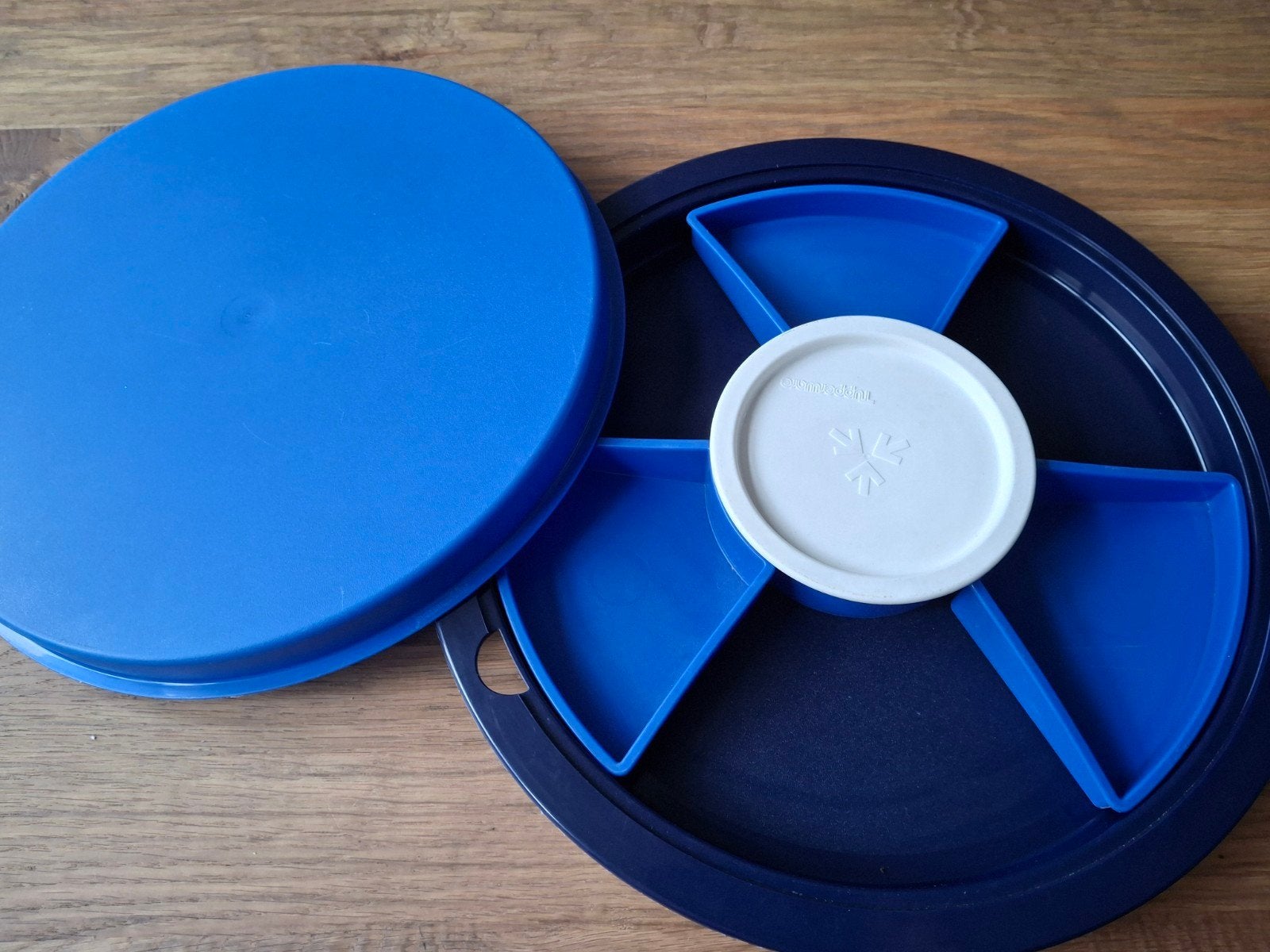 Tupperware schaal met vakjes en deksel - Zo goed als nieuw, Ophalen of Verzenden, Blauw, Schaal, Met compartimenten