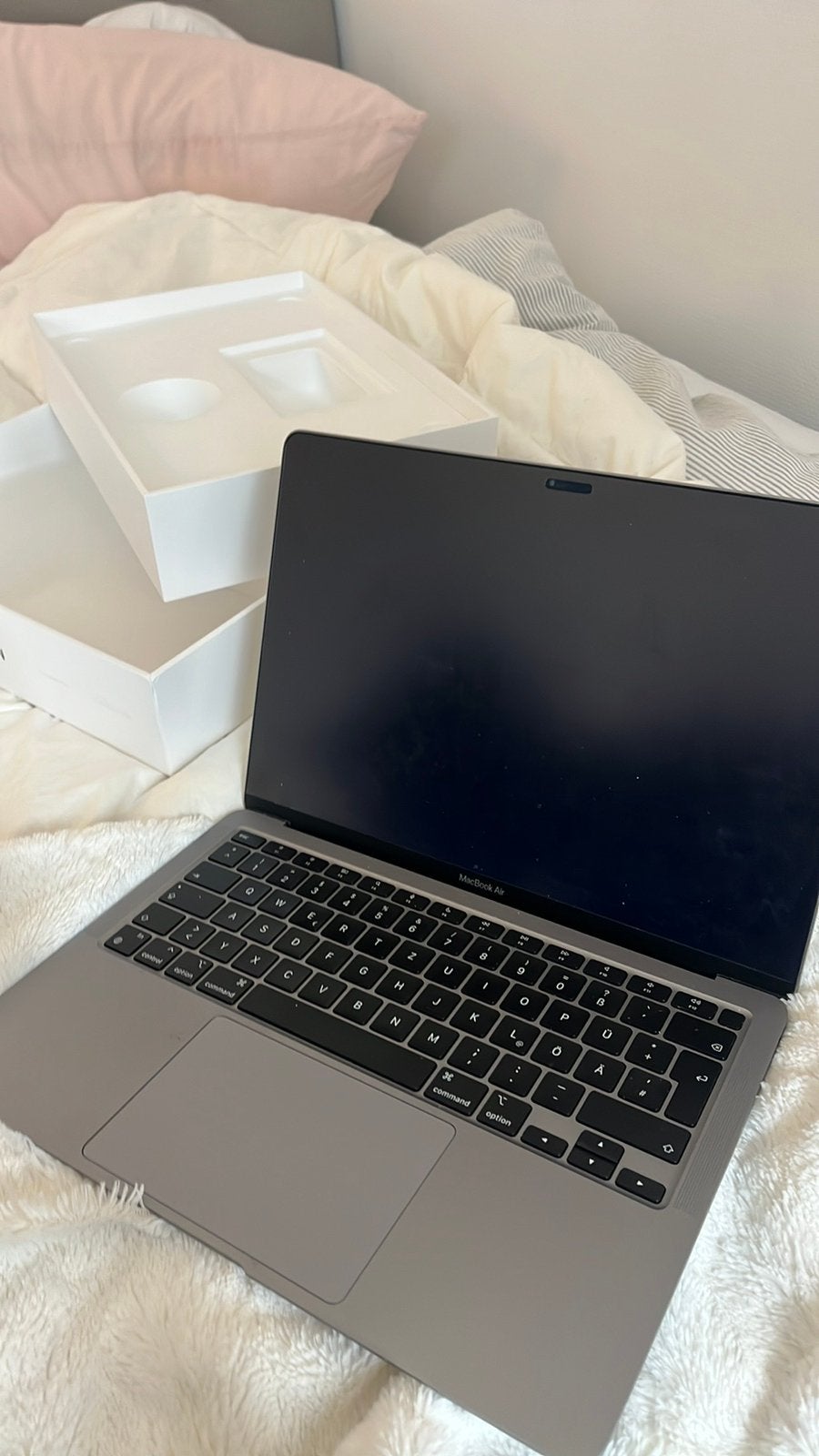 Macbook Air 2020 m1 chip (defect screen), Computers en Software, Apple Macbooks, 13 inch, Minder dan 2 Ghz, Ophalen of Verzenden