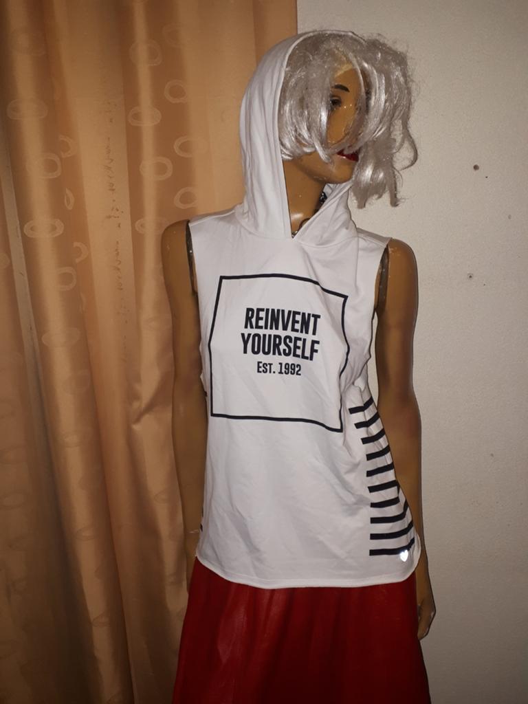 Mouwloze shirt met 'Reinvent Yourself' print, Maat 38/40 (M), Wit, Nieuw, Ophalen of Verzenden