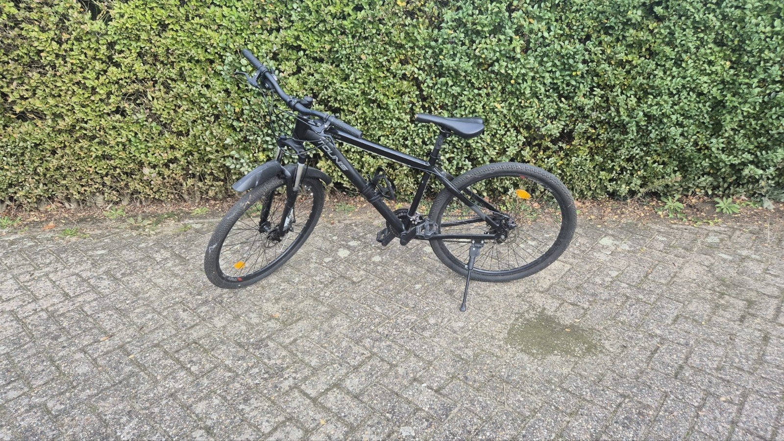 Zwarte mountainbike met schijfremmen en versnellingen, Gebruikt, Versnellingen, Schijfrem, 53 tot 57 cm
