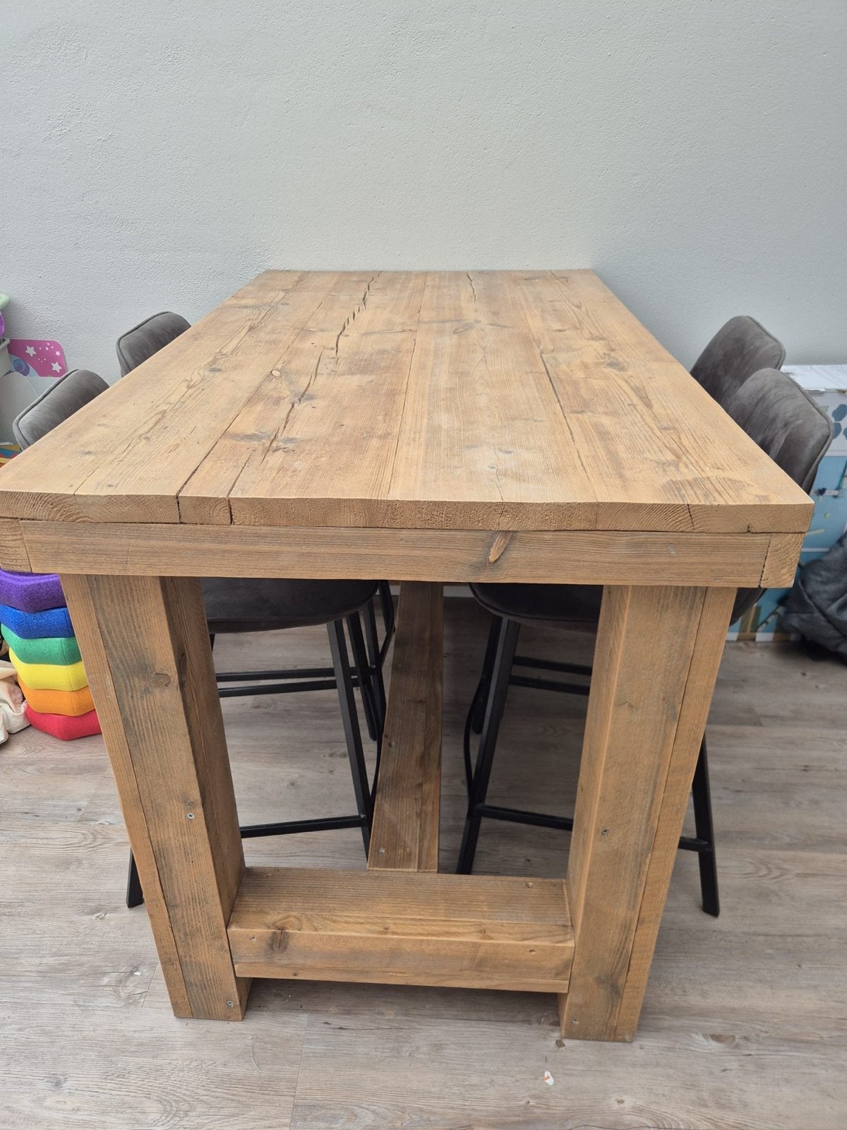 Robuuste houten bartafel -  inclusief barkrukken, Ophalen, Zo goed als nieuw