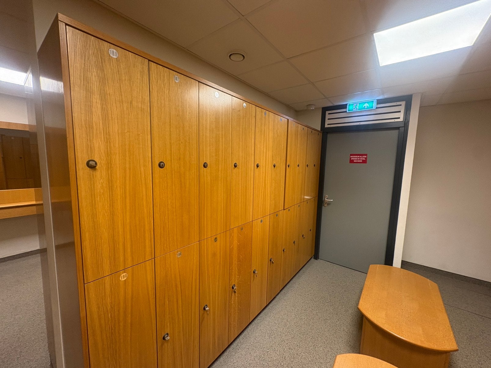 Nette Houten lockers, Ophalen