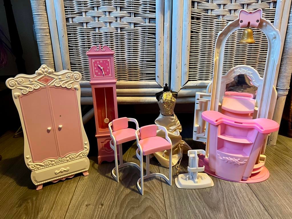 Vintage Mattel barbie meubels kast trouwkapel 2 stoelen klok, Ophalen of Verzenden, Zo goed als nieuw, Accessoires