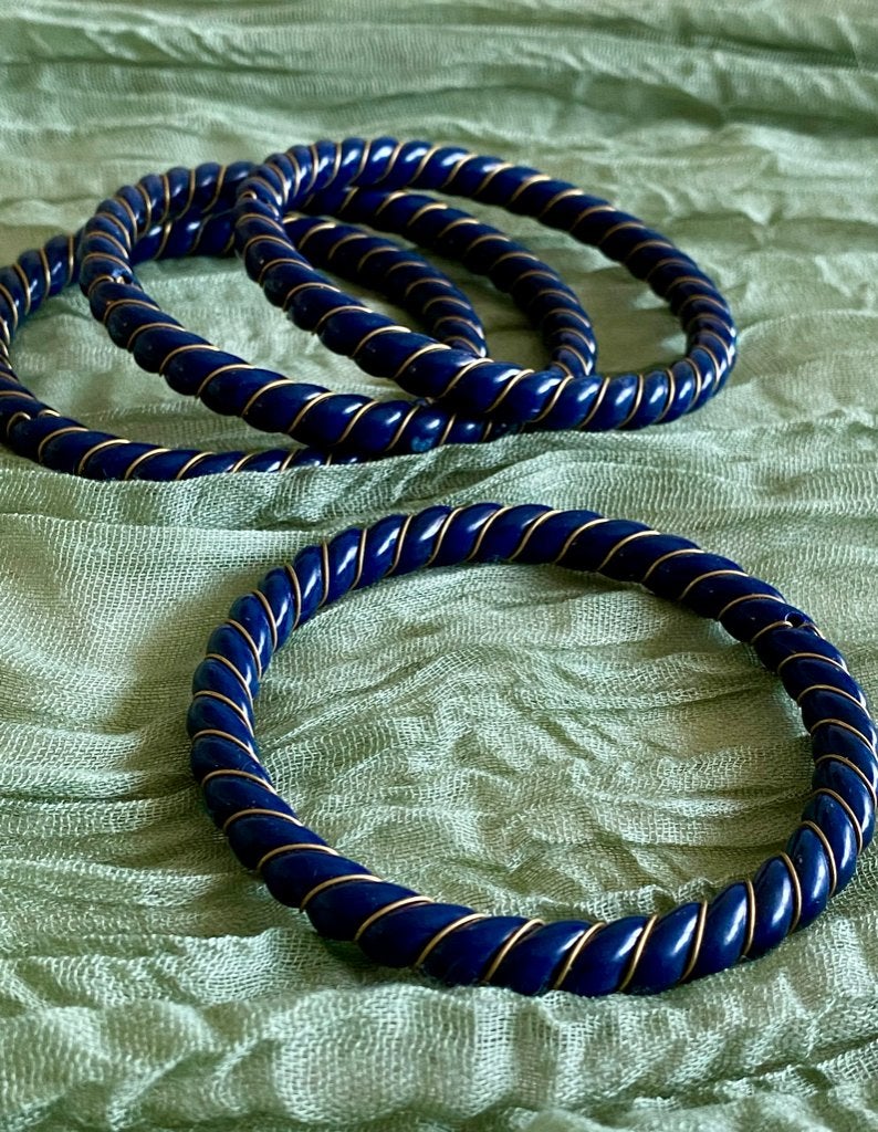 Vintage Gedraaide Armband (1980), Sieraden, Tassen en Uiterlijk, Armbanden, Ophalen of Verzenden, Zo goed als nieuw, Blauw, Kunststof of Plastic