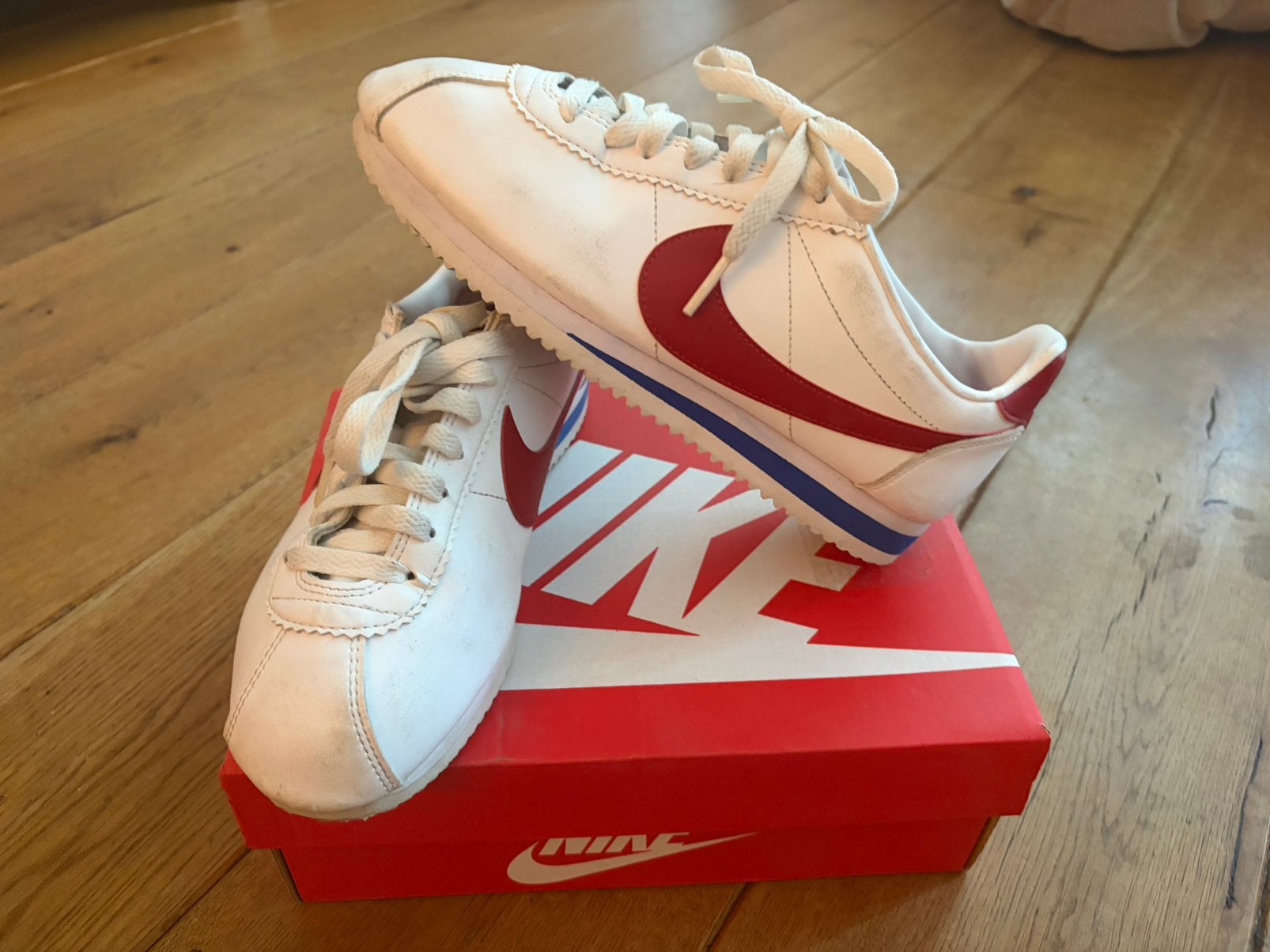 NIKE Cortez dames wit varsity red royal blue, Gebruikt, Verzenden, Schoenen, Maat M