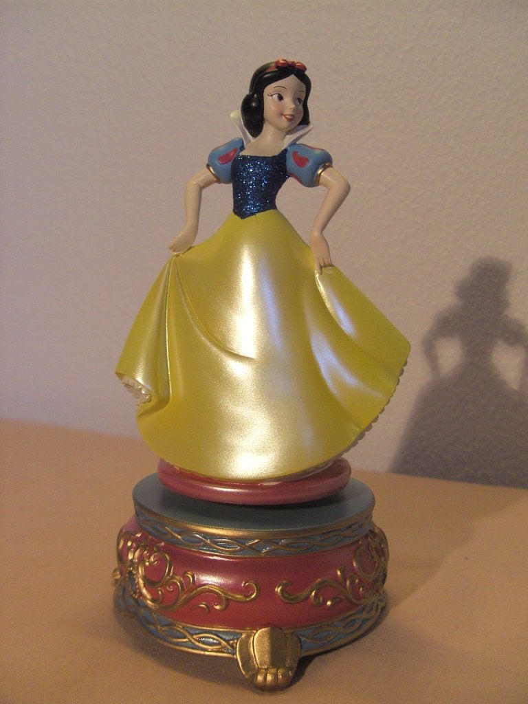 Muziekdoos / Music box Sneeuwwitje op voet, Ophalen of Verzenden, Sneeuwwitje of Doornroosje, Zo goed als nieuw, Beeldje of Figuurtje